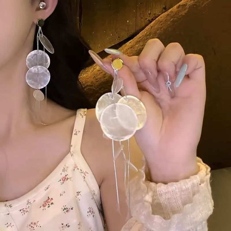 Shell Statement Disc Earring Alloy