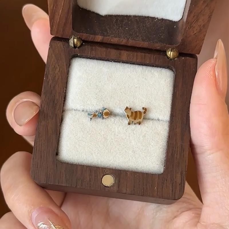 Asymmetrical Stud Fish Earring Alloy Cat