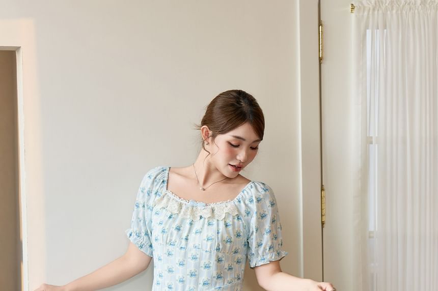 Plus Size Short-Sleeve Square Neck Floral Midi A-Line Dress