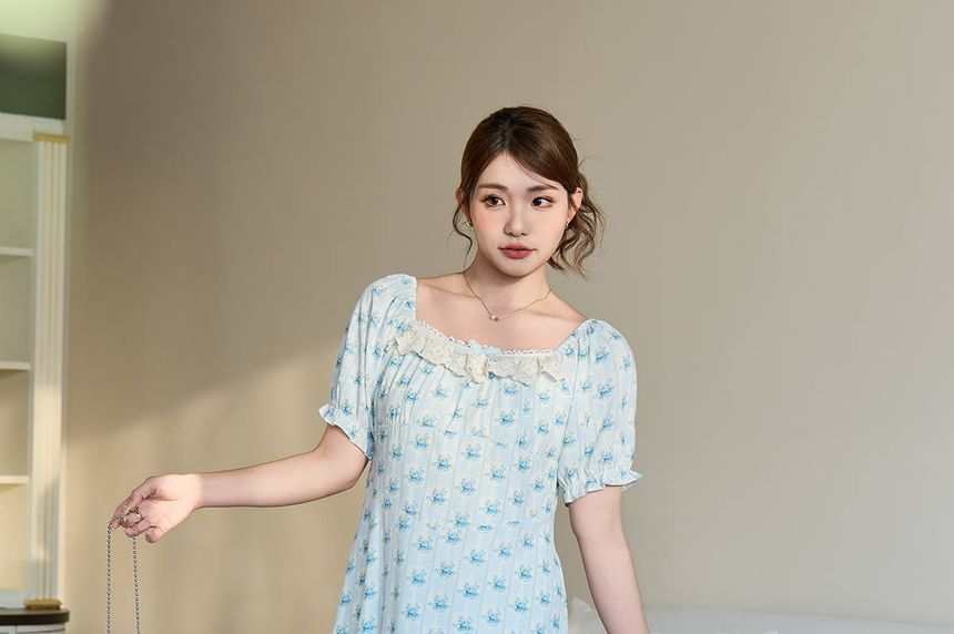 Plus Size Short-Sleeve Square Neck Floral Midi A-Line Dress