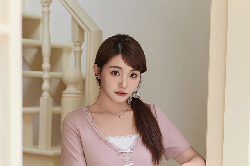 Plus Size Short-Sleeve V-Neck Plain Lace Trim Tee