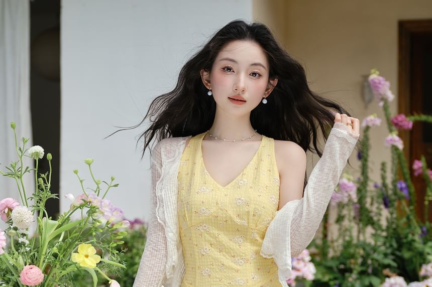 Sleeveless V-Neck Maxi A-Line Dress / Plain Cardigan / Set