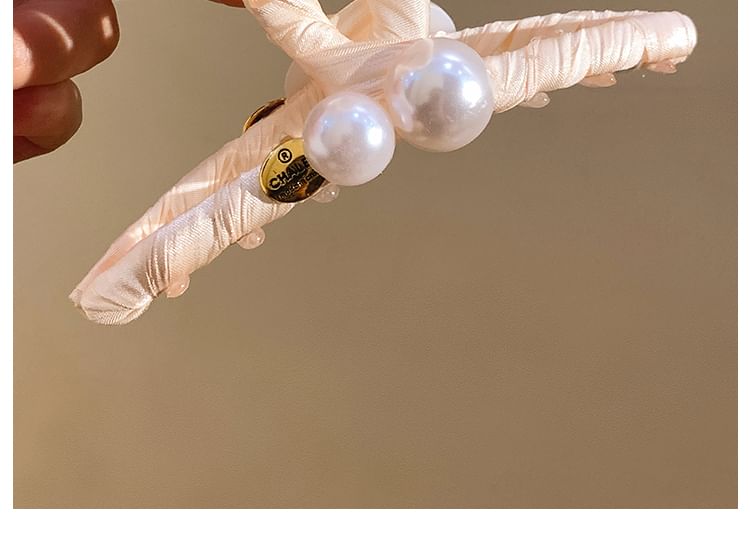 Faux Hair Claw Pearl