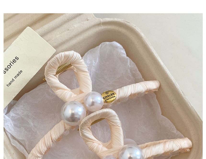 Faux Hair Claw Pearl