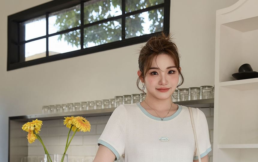 Short-Sleeve Crew Neck Lettering Embroidered Contrast Trim Tee