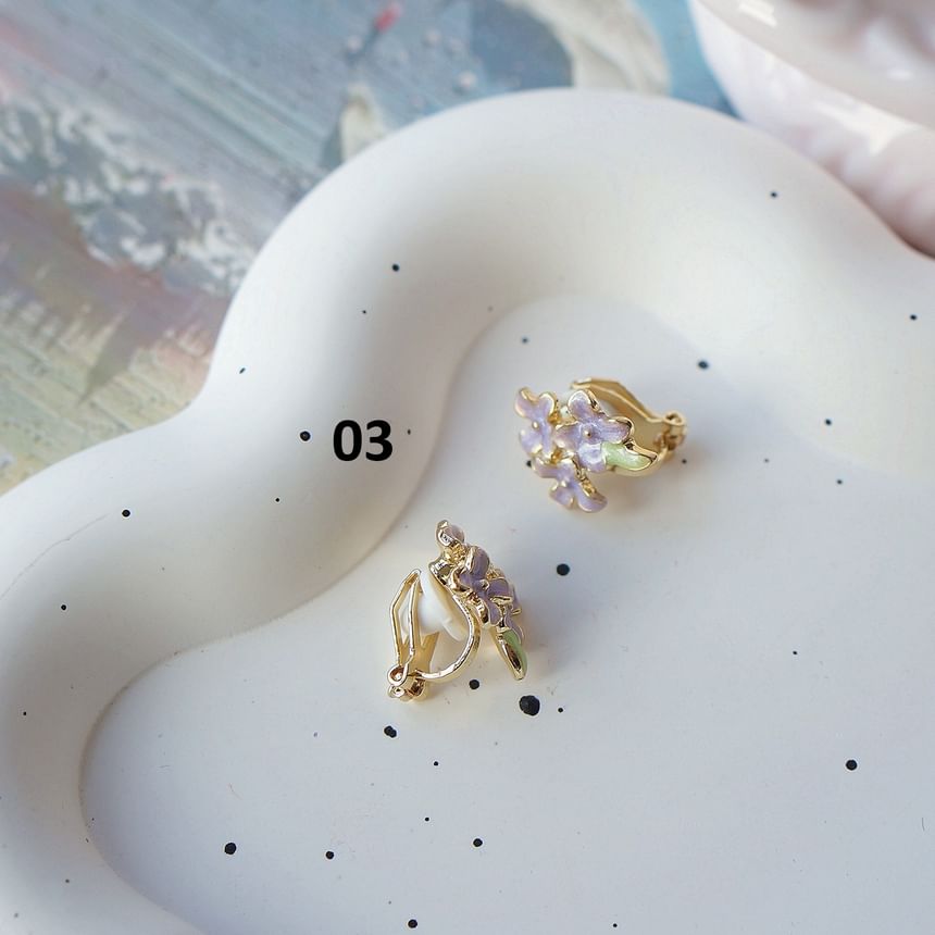 Clip Floral / On Stud Earring