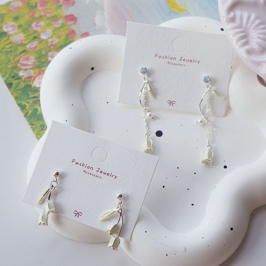 Earring Dangle Tulip / On Clip