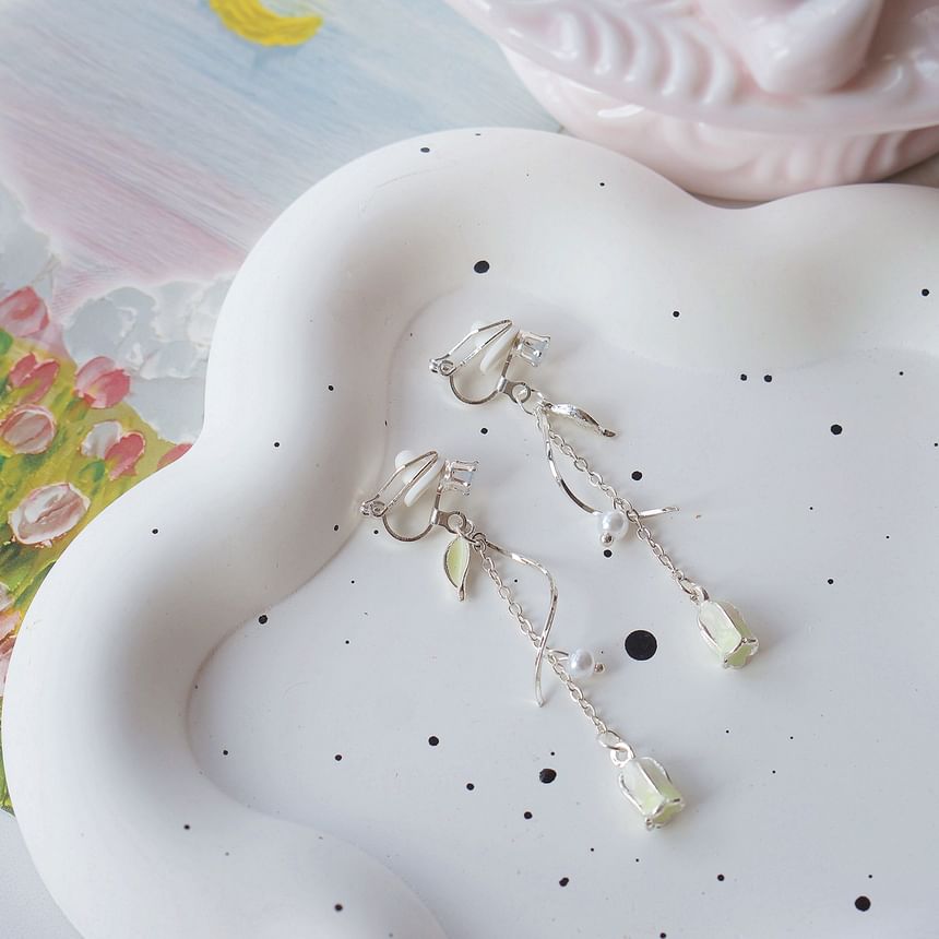 Earring Dangle Tulip / On Clip