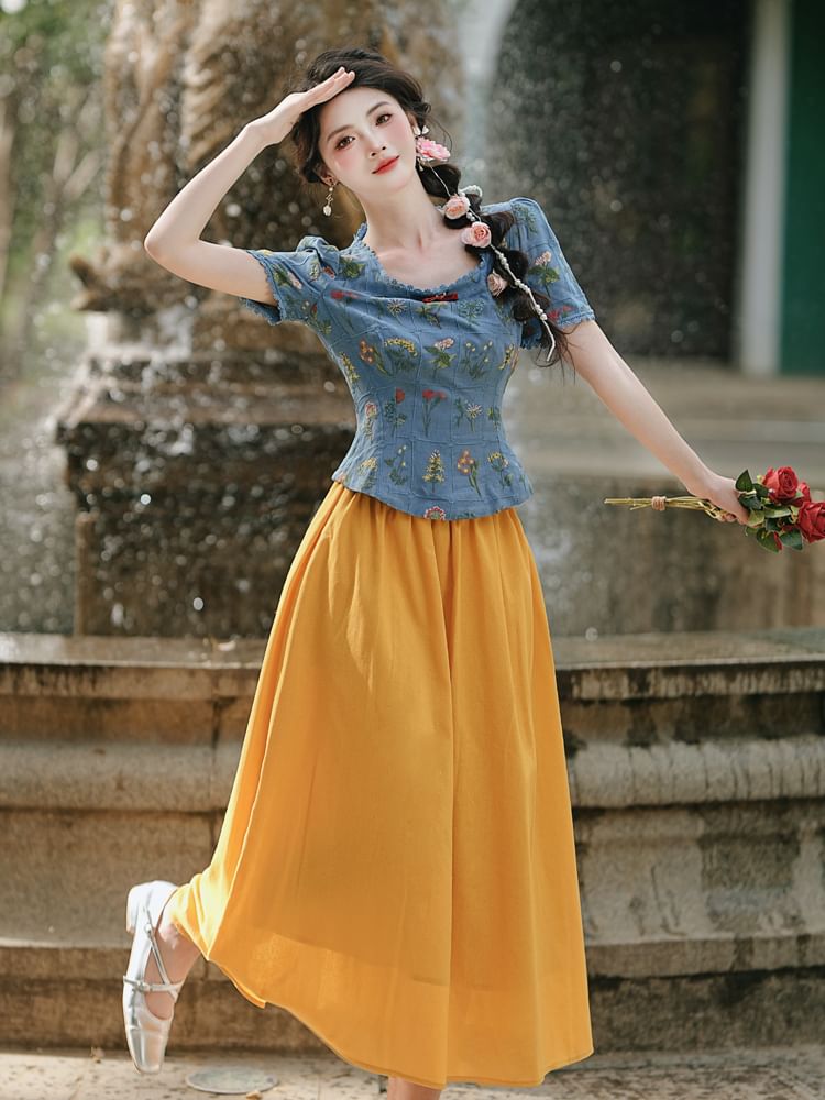 Short-Sleeve Square-Neck Floral Print Blouse / High Waist Plain Midi A-Line Skirt / Set