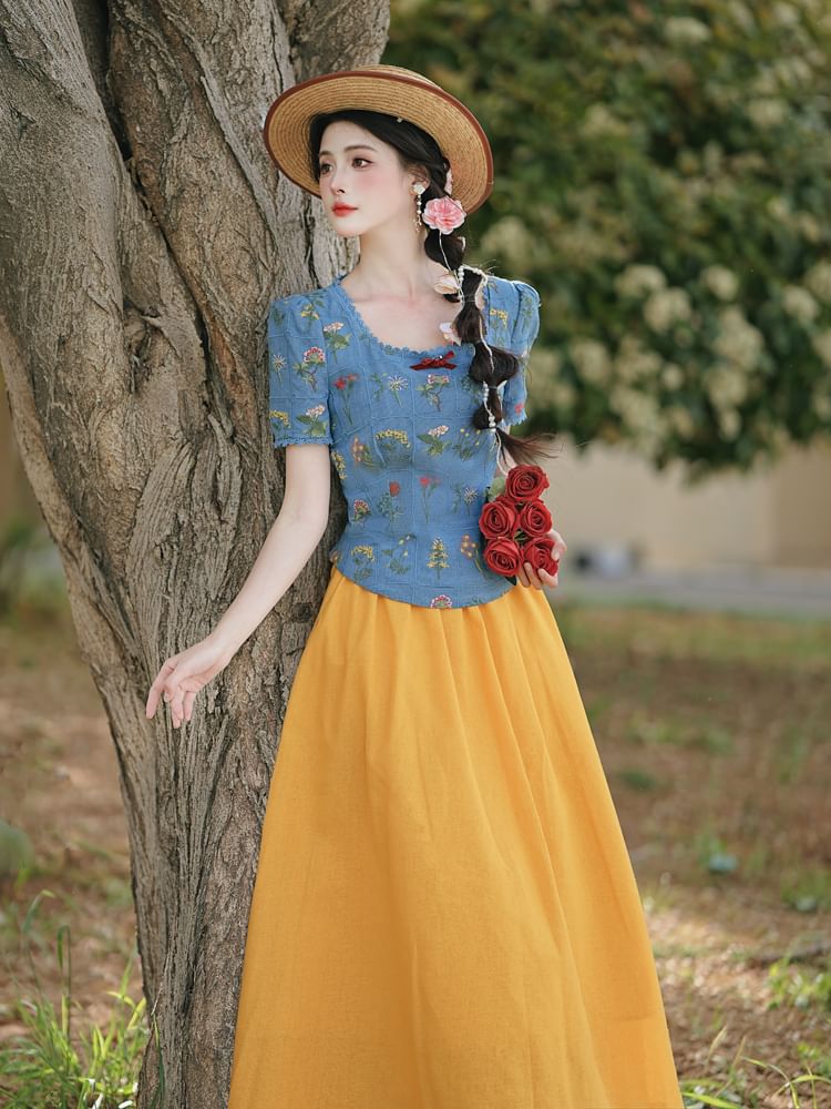 Short-Sleeve Square-Neck Floral Print Blouse / High Waist Plain Midi A-Line Skirt / Set