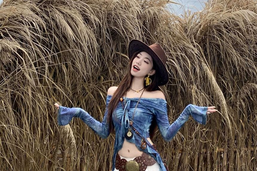 Long-Sleeve Crew Neck Print Crop Top / Mid Rise Plain Ruffle Midi A-Line Skirt / Belt / Set