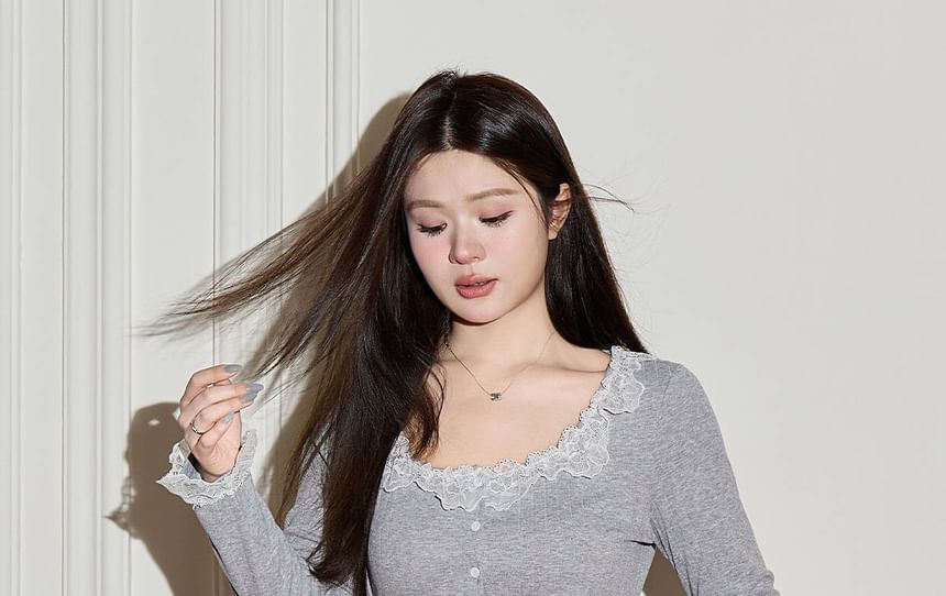 Long-Sleeve Scoop Neck Lace Trim Ruched Button-Up Slim Fit Top