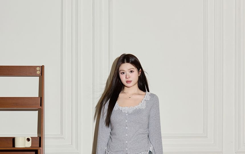 Long-Sleeve Scoop Neck Lace Trim Ruched Button-Up Slim Fit Top