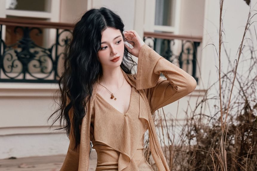 Long-Sleeve V-Neck Ruffle Plain Top / High Waist Plaid Maxi A-Line Skirt / Set