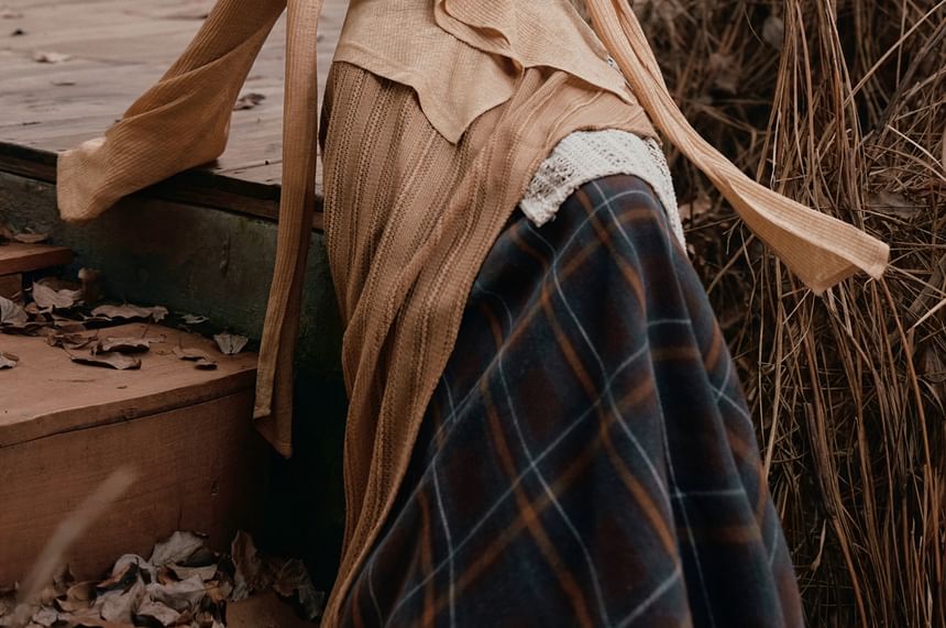 Long-Sleeve V-Neck Ruffle Plain Top / High Waist Plaid Maxi A-Line Skirt / Set