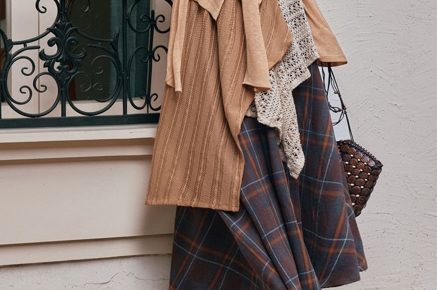 Long-Sleeve V-Neck Ruffle Plain Top / High Waist Plaid Maxi A-Line Skirt / Set