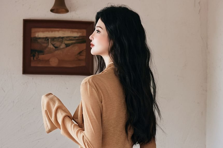 Long-Sleeve V-Neck Ruffle Plain Top / High Waist Plaid Maxi A-Line Skirt / Set