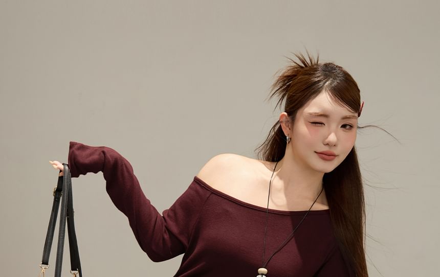 Long-Sleeve Boat Neck Plain Knit Top