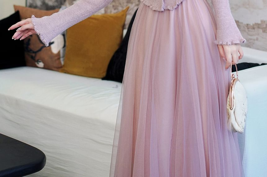 Long-Sleeve Round Neck Plain Flower Accent Ribbed Knit Top / High Waist Midi A-Line Tulle Skirt / Set