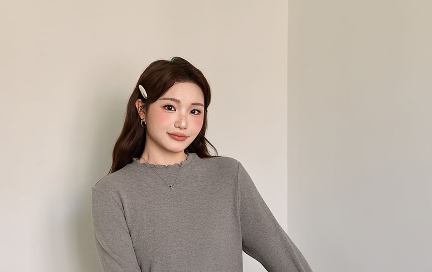 Long-Sleeve Mock Neck Plain Lettuce Edge Tee