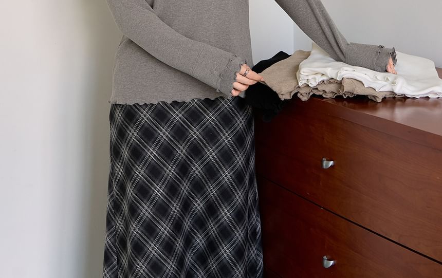 Long-Sleeve Mock Neck Plain Lettuce Edge Tee