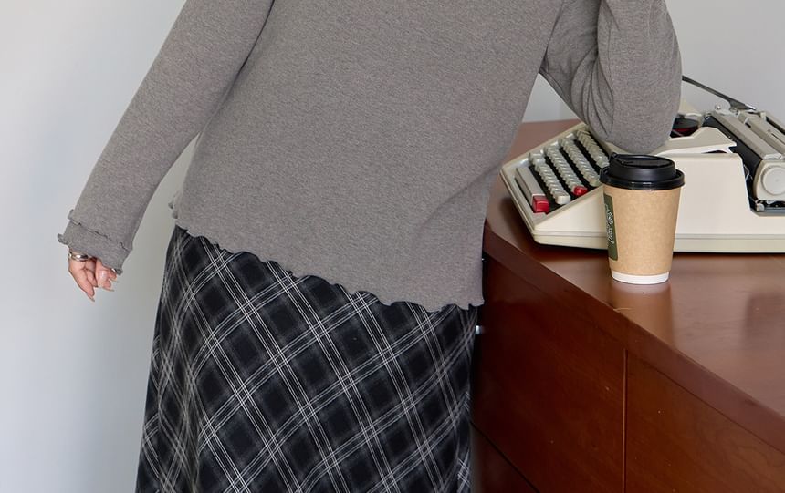 Long-Sleeve Mock Neck Plain Lettuce Edge Tee