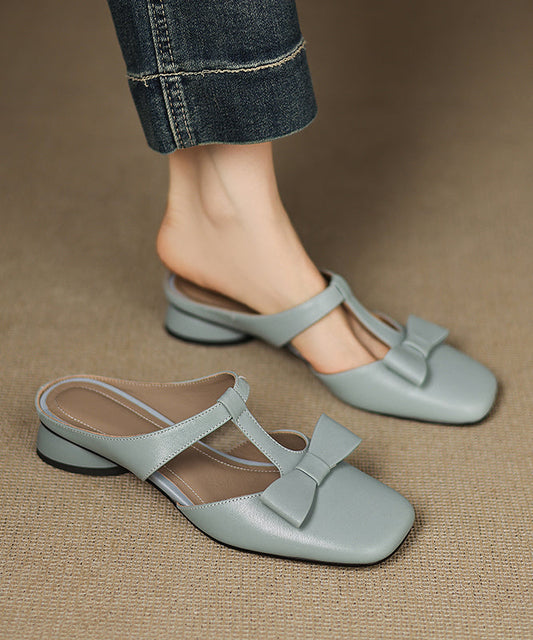 Sandales légères en peau de mouton ajourée bleue avec épissure