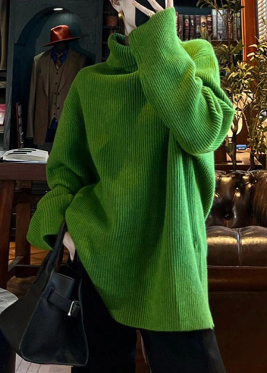 Lockerer grüner Rollkragenpullover mit seitlicher Öffnung aus Baumwolle, Frühling, TO036