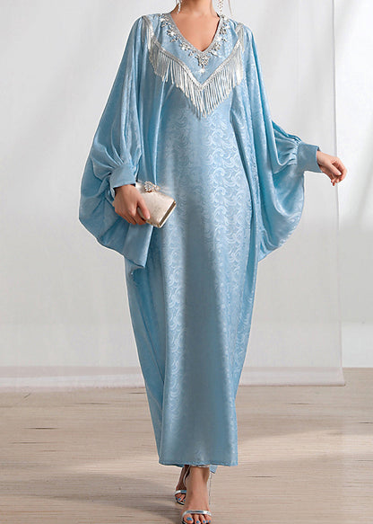 Robe longue ample en soie bleu clair avec pompons et zircons, manches chauve-souris AA1056