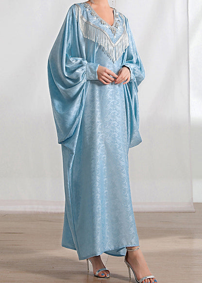 Robe longue ample en soie bleu clair avec pompons et zircons, manches chauve-souris AA1056