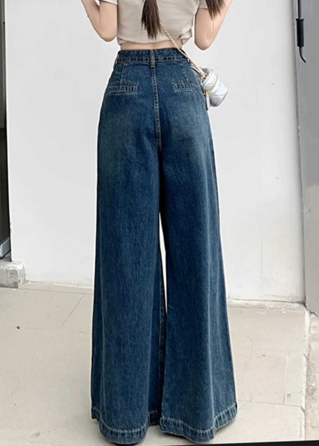 Moderne blaue Denim-Hose mit weitem Bein und Faltentaschen für den Sommer PP010