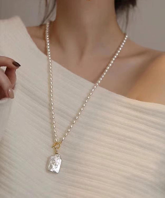Collier moderne avec pendentif en alliage blanc nacré