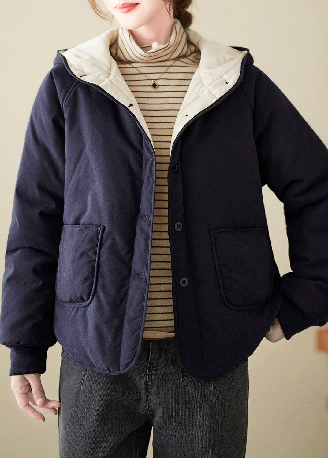 Marineblaue, lockere Kapuzenjacke mit feiner Baumwollfüllung, Taschen, Knöpfen, Frühling TI008