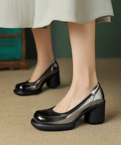 Talons hauts en cuir de vachette gris, épais et neufs