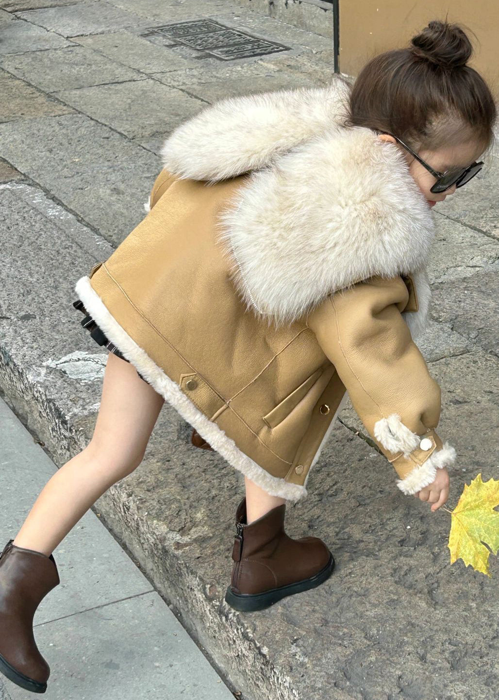 New Light Camel Fur Collar Patchwork Girls Leather And Fur Coats Winter TG019