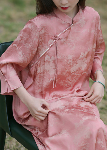 Robe longue en soie et coton à col montant rose avec boutons chinois et manches bracelet AU1051