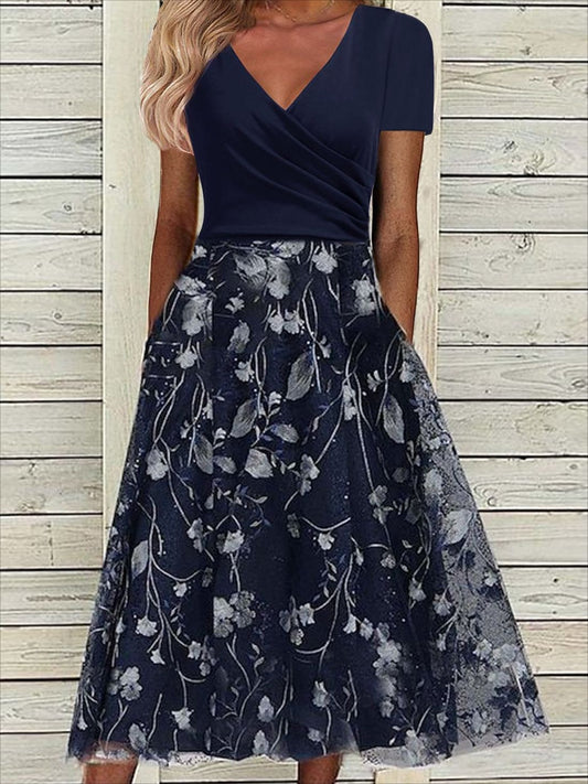 Elegantes Kleid mit Rundhalsausschnitt und normaler Passform AH274