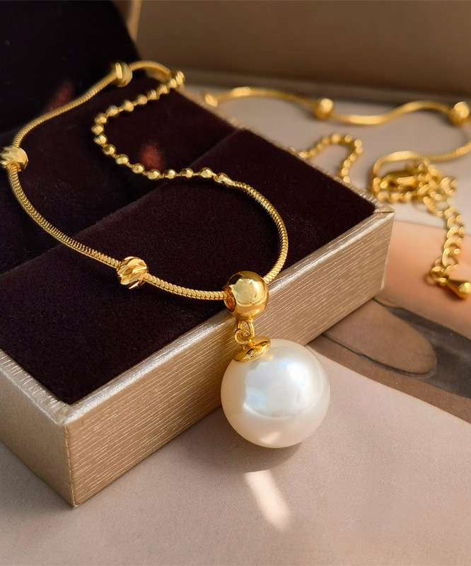 Collier avec pendentif en alliage de cuivre doré et perle au design original YI048