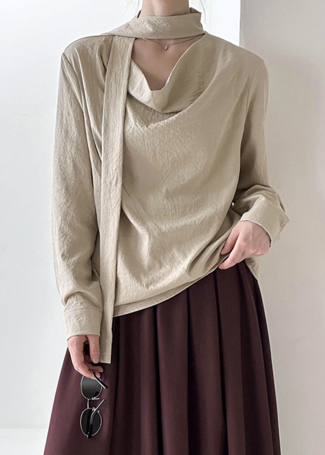 Haut à ruban uni kaki original pour le printemps