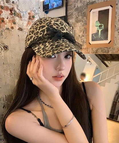 Baseballkappe mit Leopardenmuster und Schleife aus Spitze