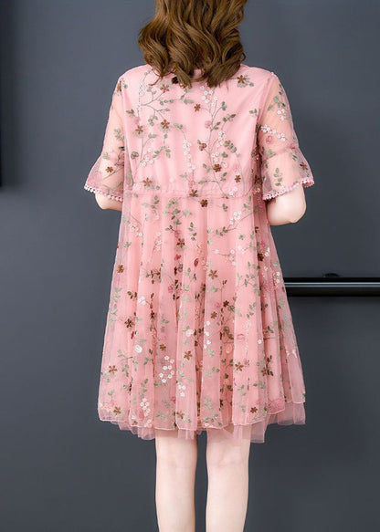 Robe mi-longue en tulle brodé rose à col rond et manches courtes OP1079