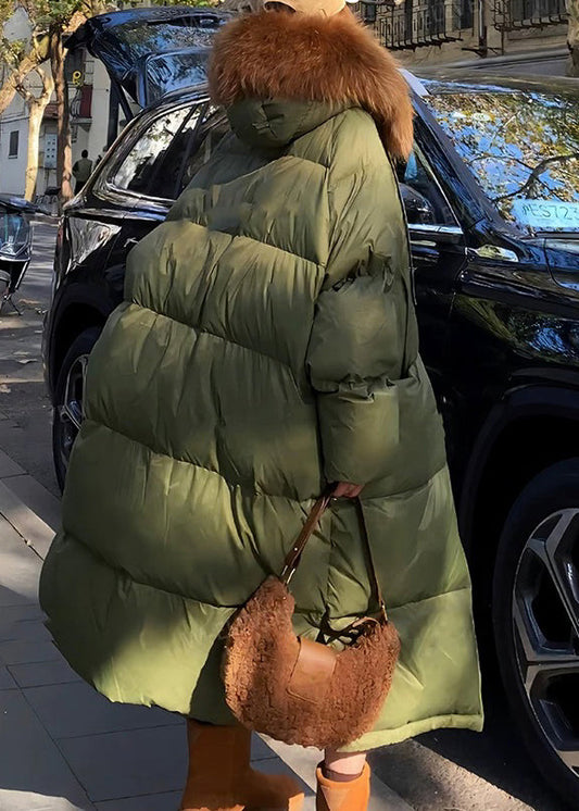 Parka longue en poils de raton laveur vert armée grande taille avec col boutonné pour l'hiver WZ037