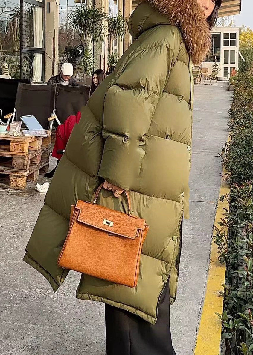 Parka longue en poils de raton laveur vert armée grande taille avec col boutonné pour l'hiver WZ037