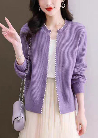 Cardigan d'automne en tricot uni avec perles violettes et col rond QI006