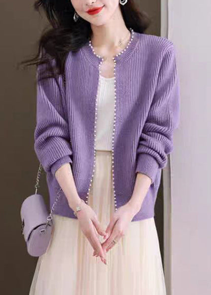 Cardigan d'automne en tricot uni avec perles violettes et col rond QI006