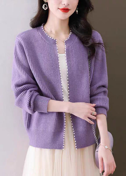 Cardigan d'automne en tricot uni avec perles violettes et col rond QI006