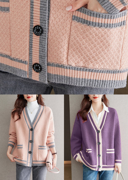 Cardigan d'automne en tricot patchwork confortable avec poches violettes et col en V QS024