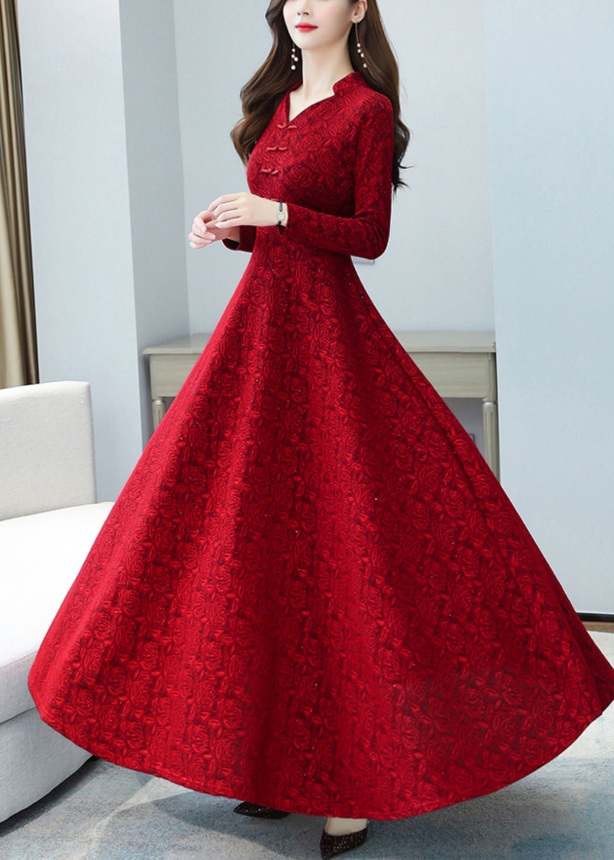 Rotes, schmal geschnittenes, orientalisches Jacquard-Baumwollkleid mit extra großem Saum, Herbst OO028