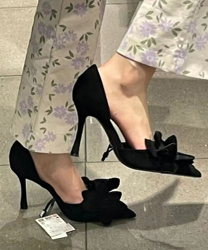 Escarpins à talons hauts pointus en daim rose chic avec épissure florale