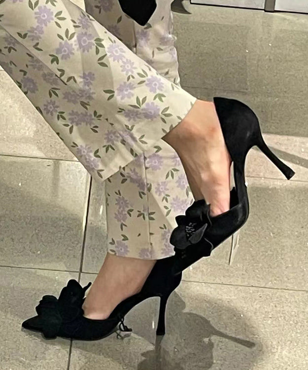 Escarpins à talons hauts pointus en daim rose chic avec épissure florale